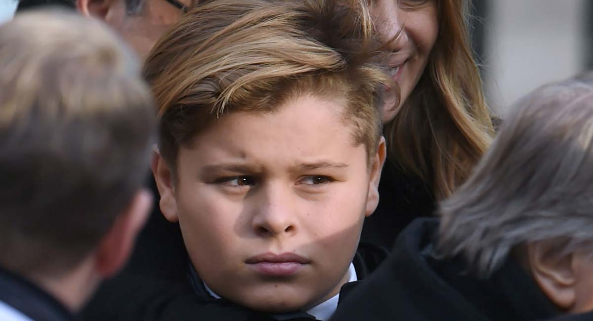 « Un grand gaillard d’1m80 » Cameron Hallyday, le petit-fils de Johnny a bien grandi !