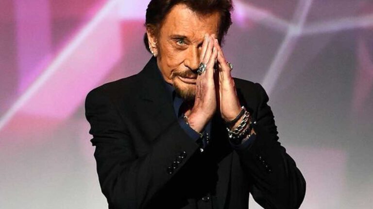 Johnny Hallyday  Voici à quoi ressemble sa tombe 4 ans après sa disparition