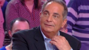 Ce week-end, Laurent Fontaine était présent sur le plateau de TPMP People. Pour l’occasion, le journaliste a été interrogé sur le salaire qu’il touchait pour son poste de chroniqueur dans l’émission culte de TF1 « Combien ça coûte ». Il avait aussi révélé le salaire colossal du défunt Jean-Pierre Pernaut.