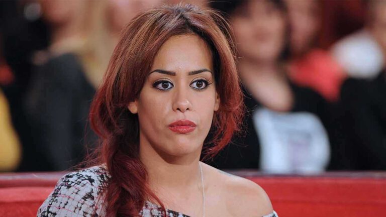 Amel Bent au cœur d'une terrible arnaque, elle met en garde ses fans!