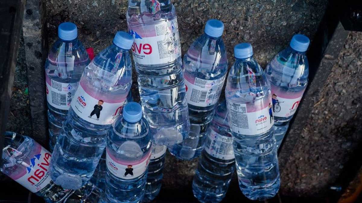 Eau contaminée : des microplastiques détectés dans plusieurs bouteilles de grandes marques, selon 60 millions de clients