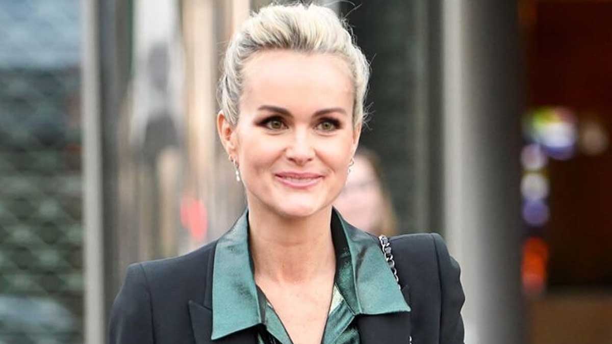 Laeticia Hallyday craque pour un célèbre chanteur, ce message qui en dit long…