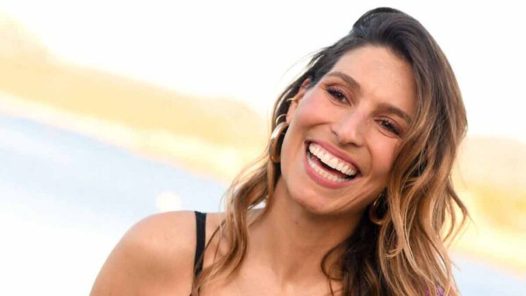 Laury Thilleman divorcee de Juan Arbelaez bikini sexy et grosse eclate elle se lache pour ses premieres vacances de célibataire