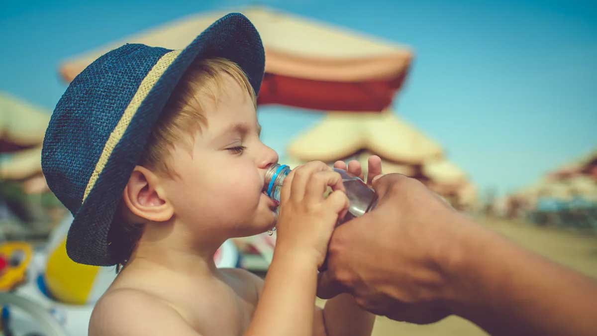 vacances dete ces boissons quil ne faut jamais boire en cas de fortes chaleurs