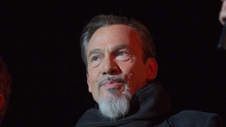 Florent Pagny en vacances : après son traitement, le chanteur montre une mine radieuse