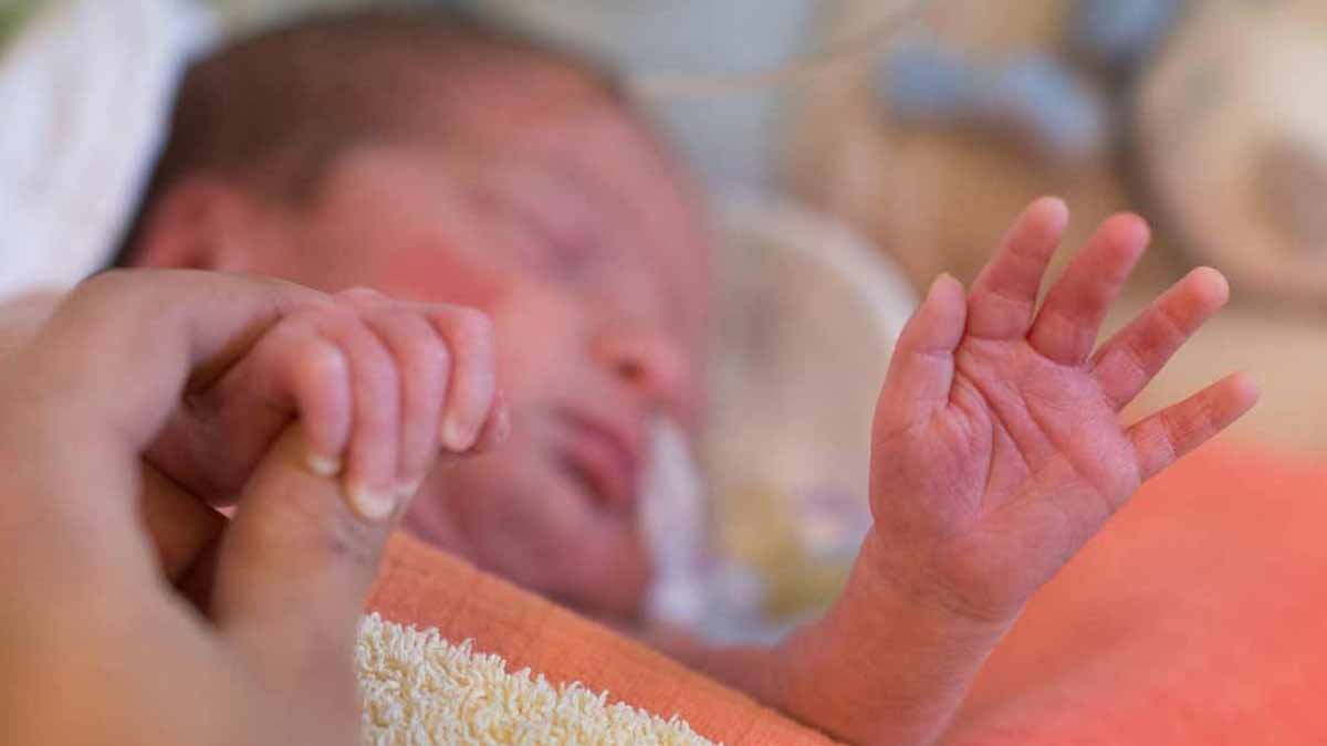 Les soignants voulaient débrancher un bébé prématuré, la suite est incroyable !