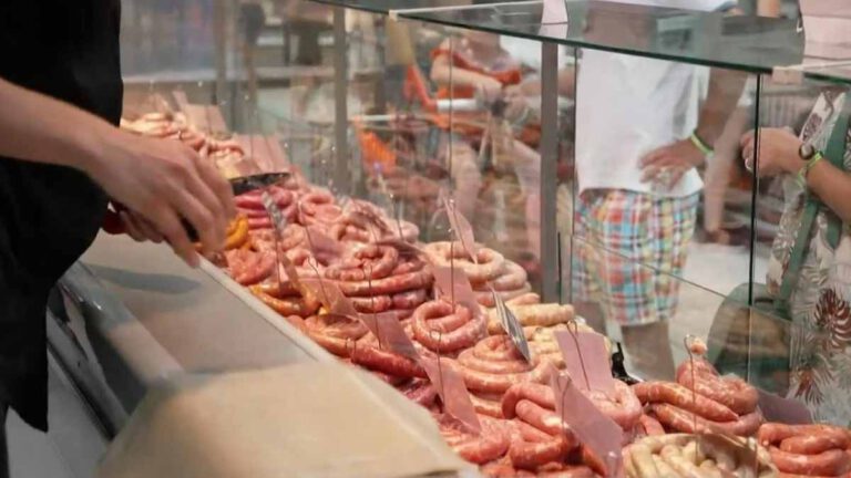 Sept à huit la Toile est sous le choc à cause du goût étrange de ces saucisses en supermarché !