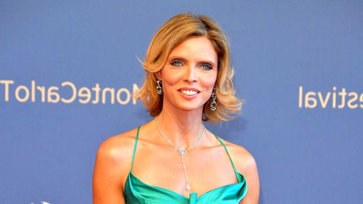 Sylvie Tellier : elle dévoile sa routine de sport pour éliminer les « apéros » de l'été, c’est du lourd