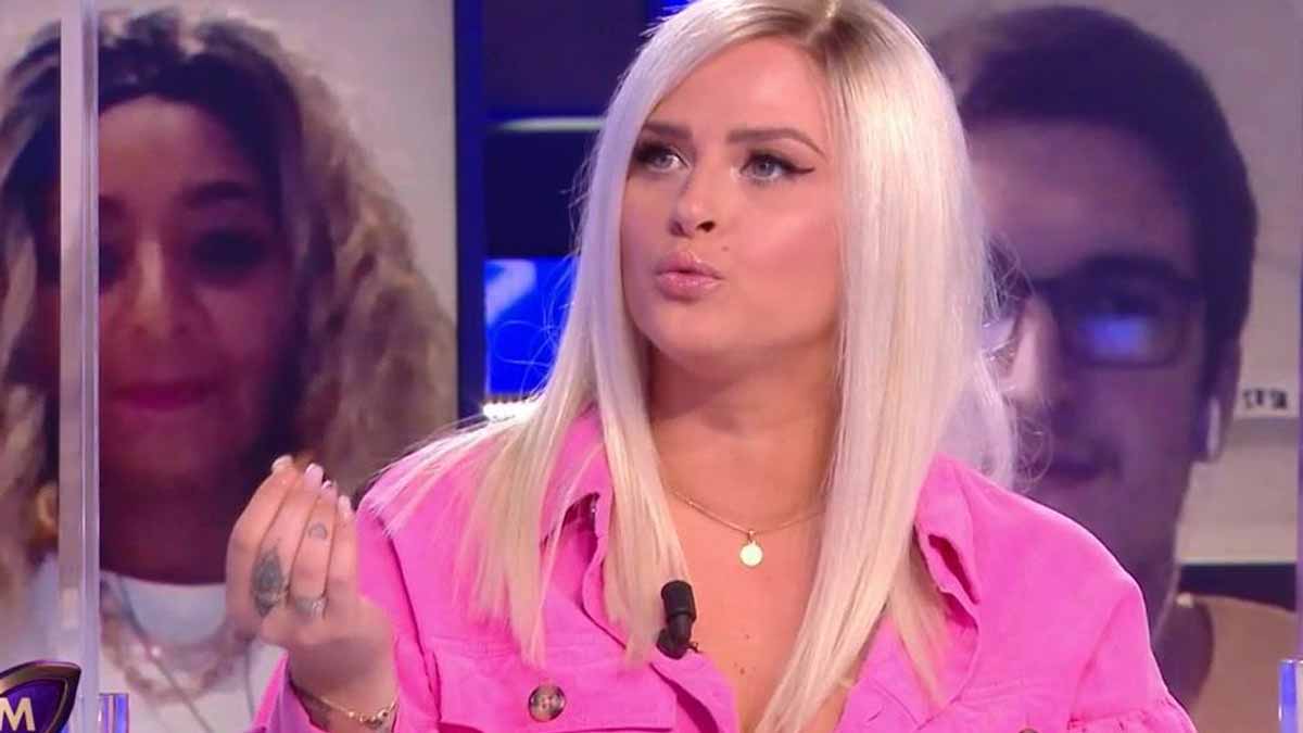 TPMP Kelly Vedovelli a pris une très grande résolution, les internautes ne s’y attendaient absolument pas !