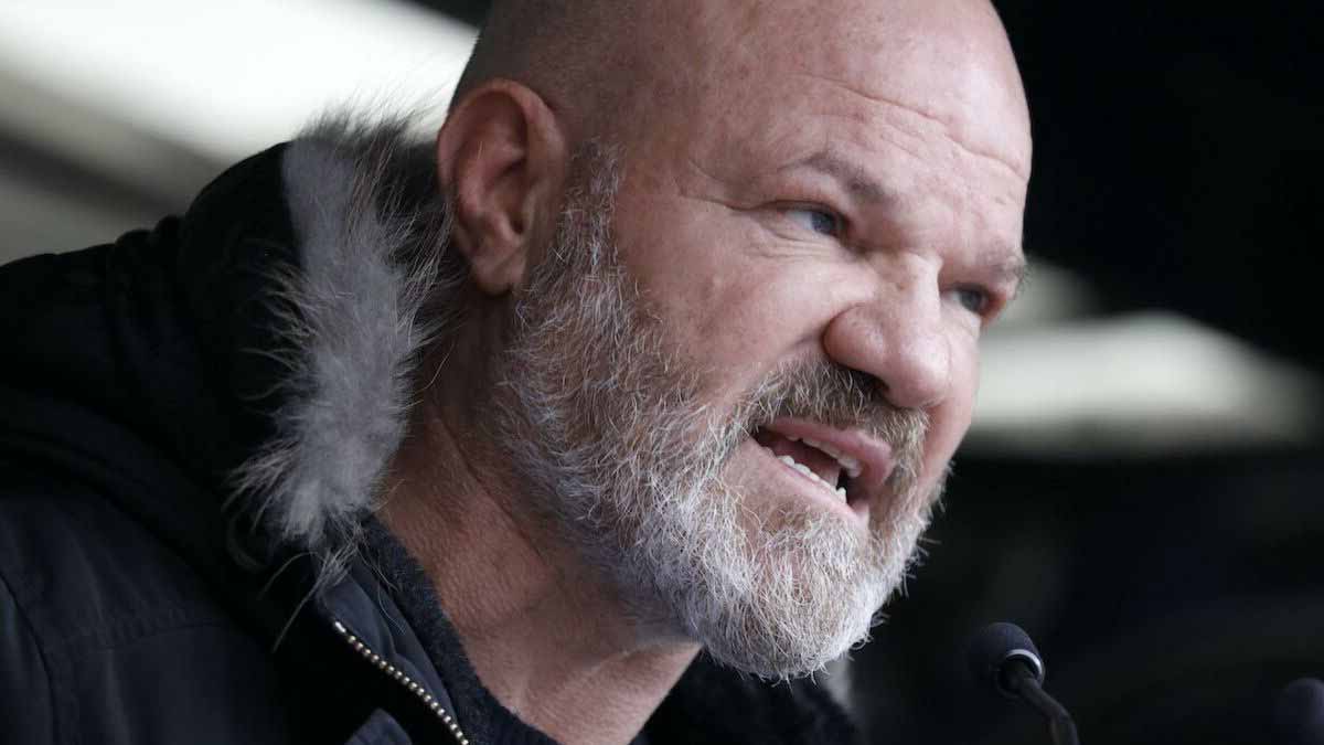 philippe-etchebest-malade-le-medecin-ma-propose-de-prendre-des-cachets-toute-ma-vie