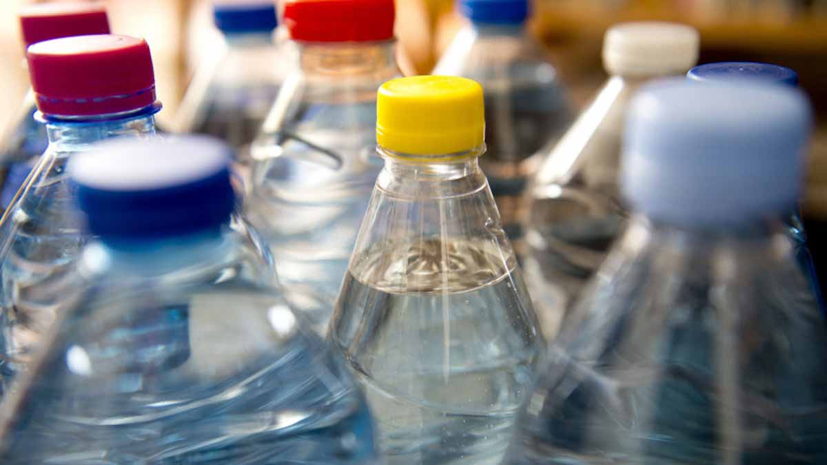 voici pourquoi on ne doit jamais reutiliser ses bouteilles d eau en plastique