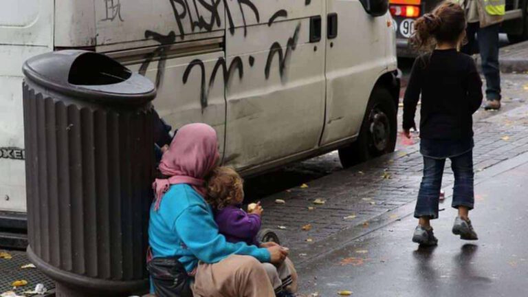 2 fois plus d’enfants sans domicile avec leurs familles au début de la rentrée scolaire : « J’habite dans une tente » !