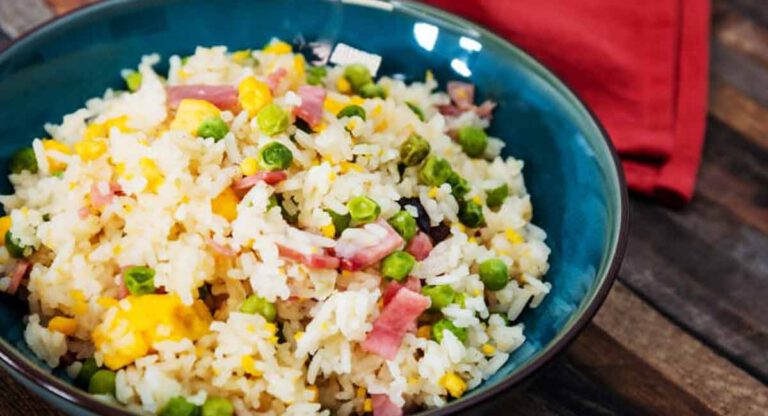 Avec seulement deux ingrédients, il est possible de changer des fèves au lard en un repas savoureuse