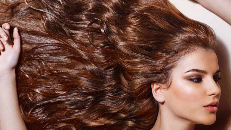 Ces conseils magiques et incroyables pour avoir des cheveux magnifiques en automne !