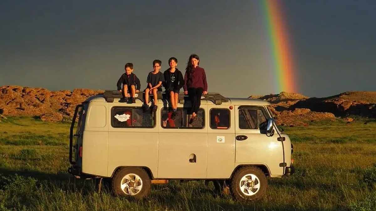 Ces parents offrent un tour du monde à leurs enfants avant qu’ils ne deviennent aveugles…