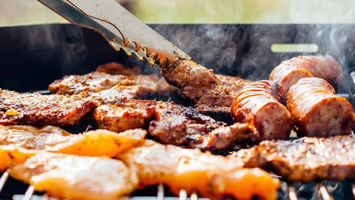 Intoxication alimentaire : les 6 astuces simples, mais efficaces pour l’éviter durant un barbecue, selon une virologue