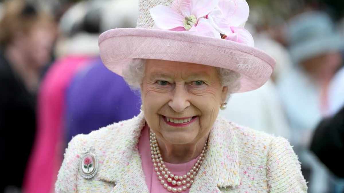 Elizabeth II découvrez l’aliment que la reine a consommé tous les jours pendant 91 ans, c’est dingue !