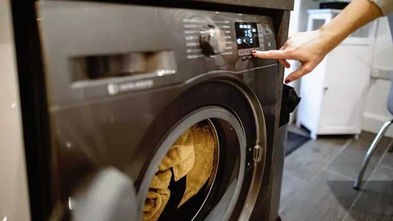 Sèche-linge : grâce à ce bouton les vêtements ne sèchent qu’en 30 minutes, vous gagnerez plus de temps