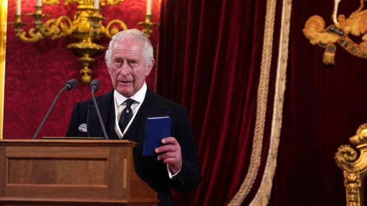 Charles III  le lourd sous-entendu du roi après son coup de sang à cause de son stylo