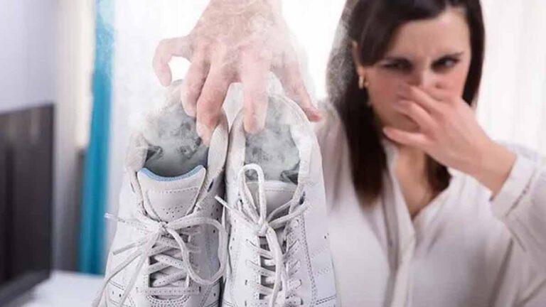 Chaussures qui « puent » Découvrez l’astuce infaillible pour mettre fin au problème