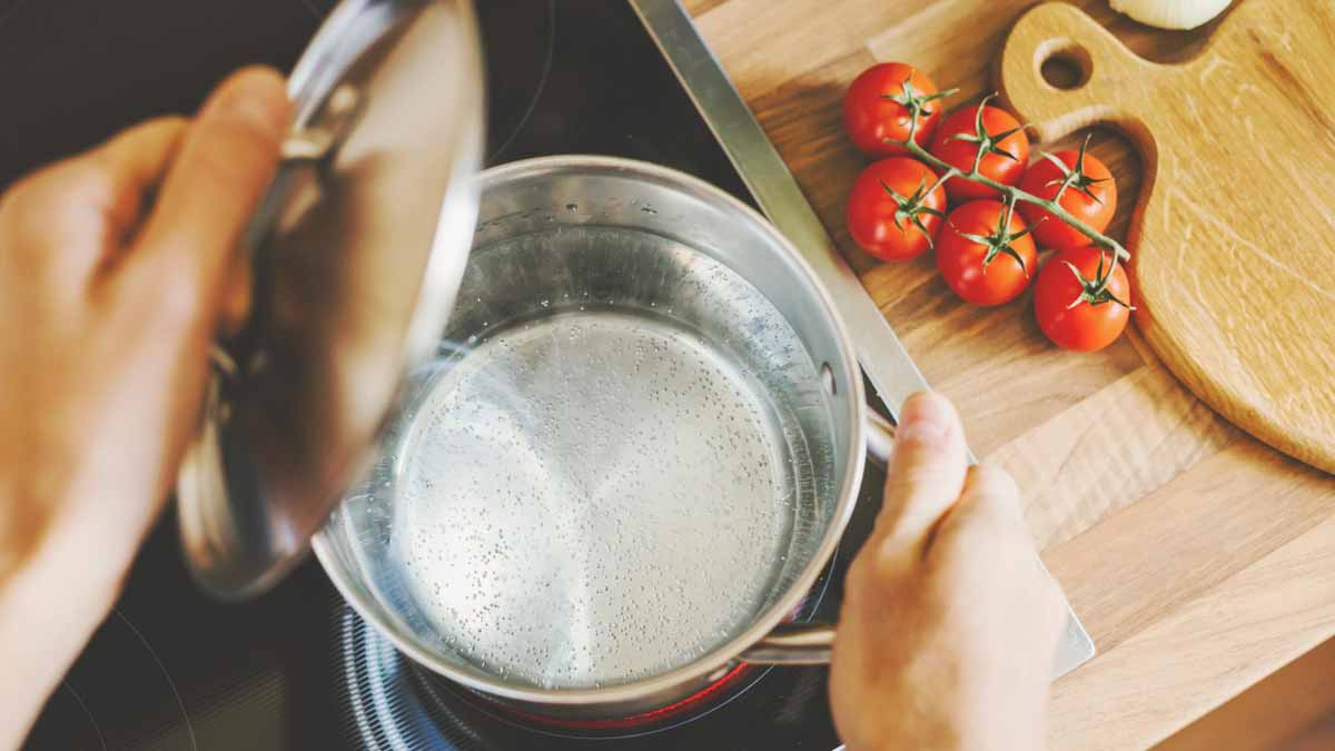 Pâtes, riz… Voici pourquoi il ne faut pas faire bouillir l’eau chaude du robinet