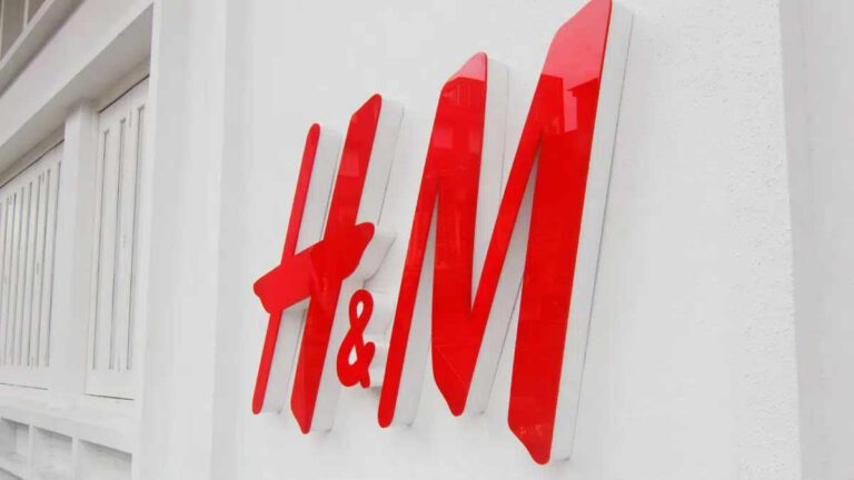 H&M frappe très fort avec sa doudoune électrique pour nous tenir bien au chaud cet hiver !