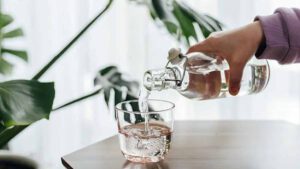 Méfiez-vous de cette arnaque au verre d’eau qui cible essentiellement les personnes âgées