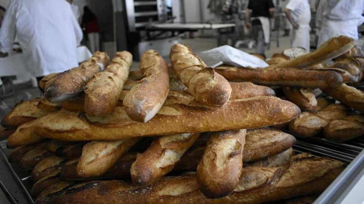 Du haut de ses 19 ans, il rachète la boulangerie de son village et prend comme employés ses parents