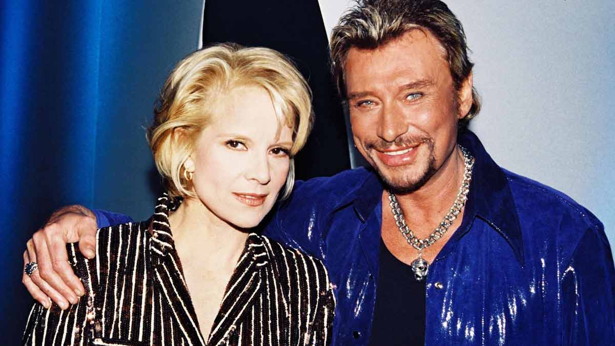 Sylvie Vartan ce célèbre chanteur qui était dingue d’elle au début de sa relation avec Johnny Hallyday