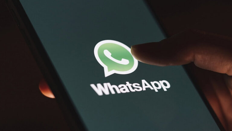 Comment procéder pour lire un message WhatsApp sans apparaître en ligne ?