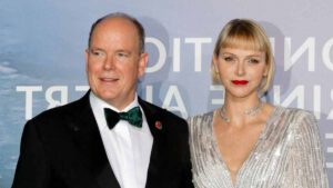 Avant Noël, le Prince Albert II décore… sa femme Charlene de Monaco