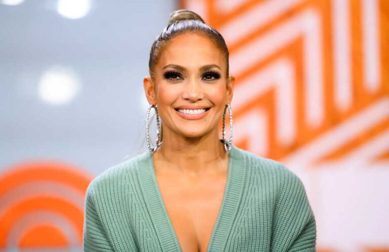 Jennifer Lopez Elle révèle ses secrets pour garder la ligne et conserver une belle peau malgré les années !