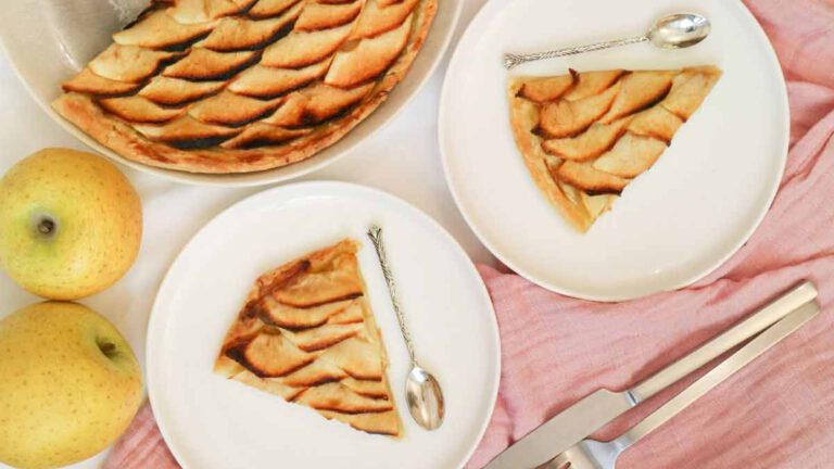 La tarte fine aux pommes de Cyril Lignac et sa méthode pour une découpe du fruit parfaite