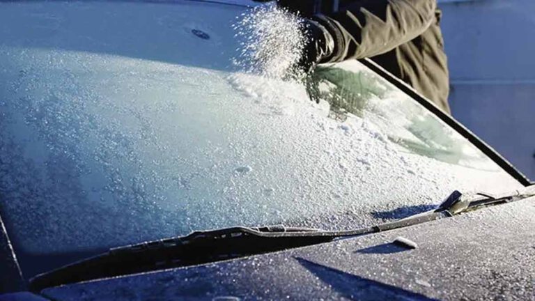 Les conducteurs peuvent utiliser un bouton magique pour dégivrer le pare-brise de la voiture en quelques minutes