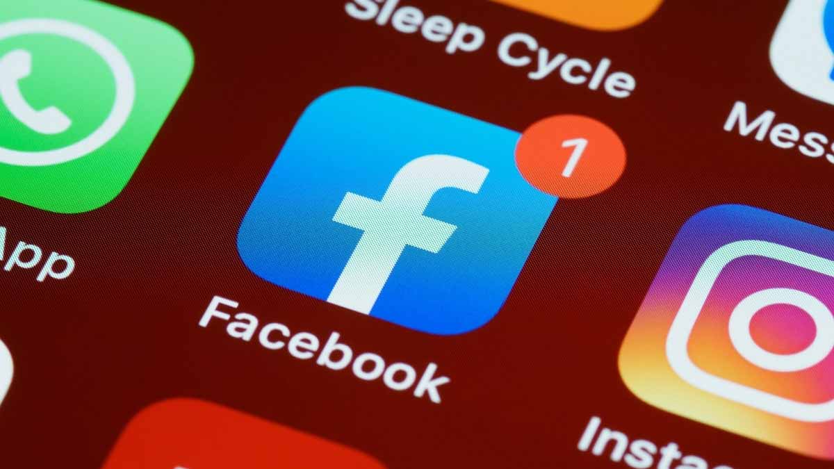 Arnaque sur Facebook cette femme tire la sonnette d'alarme après s'être fait piéger sur le réseau social