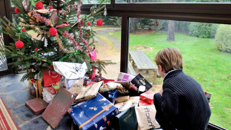 Noël Plusieurs Français décide de revendre leurs cadeaux de Noël, une tendance qui devient populaire.