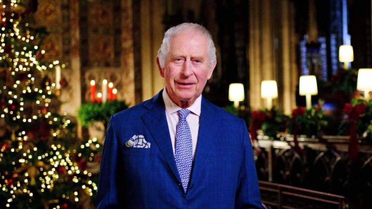 Roi Charles III  la première image de son discours de Noël révélé, cette habitude d’Elizabeth II qu’il a décidé de s’en passer