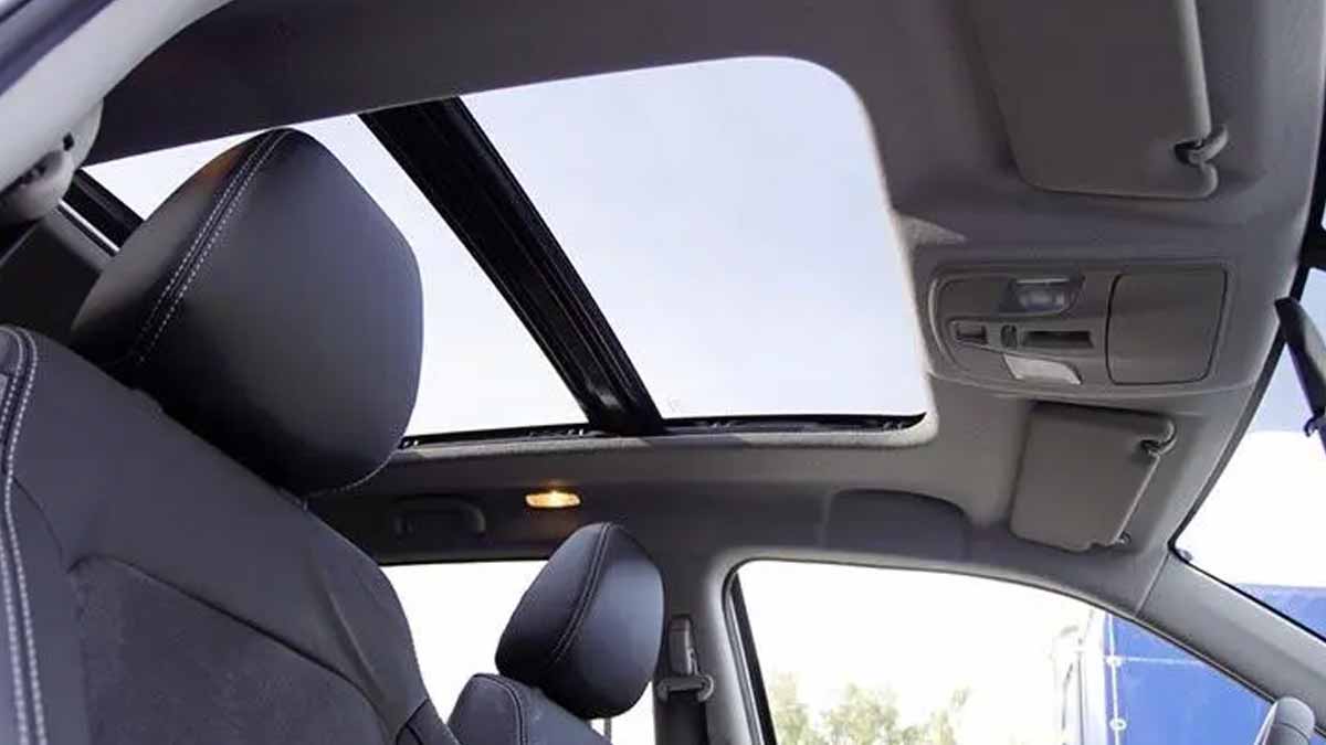 Voiture Découvrez la fonctionnalité cachée très utile de la grille dans le plafond, vous allez être surpris!