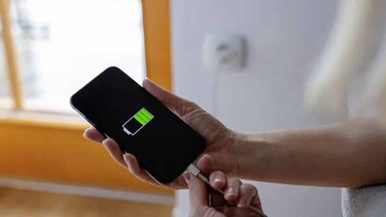 Smartphone allumé ou éteint, quelle est la meilleure façon pour le recharger