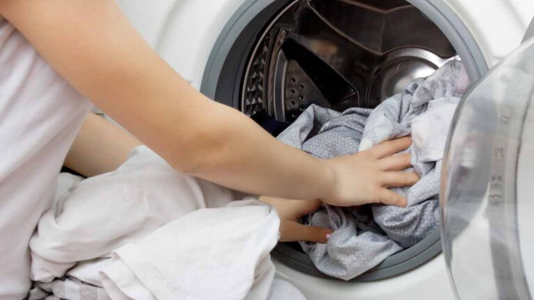 Découvrez la liste des 5 choses à ne pas mettre dans le lave-linge