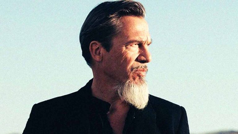 Florent Pagny  le chanteur ému aux larmes face au documentaire de TF1 consacré à sa vie