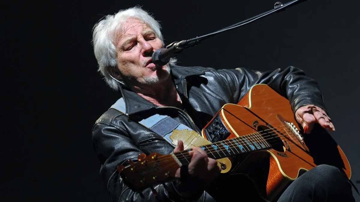 Hugues Aufray annoncé mort le chanteur fait part de sa colère