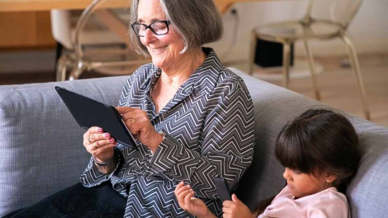 « Je ne suis pas une garderie » cette grand-mère exige un salaire pour prendre soin de son petit-fils