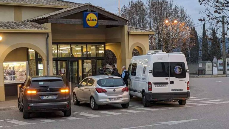 Lidl  une jeune employée entre la vie et la mort après avoir été poignardée à coups de couteau par un mineur