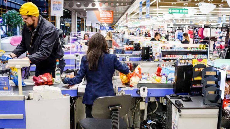 Trois caissières d’un supermarché interpellées après avoir monté une combine pour ne pas faire payer leurs proches