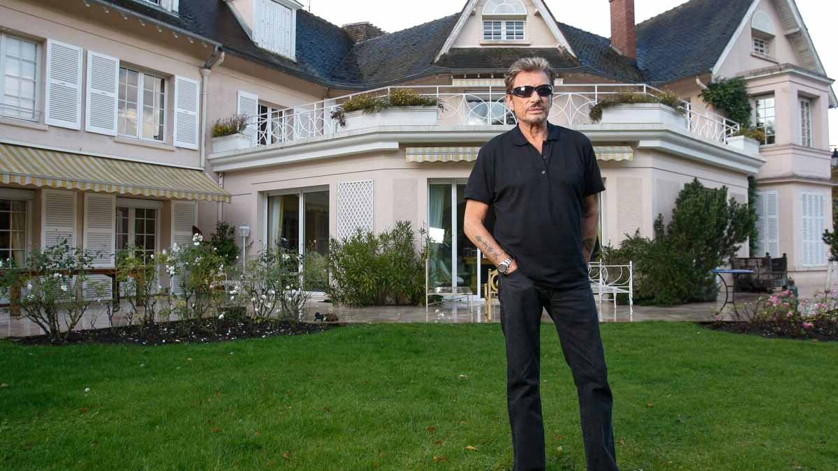 Laeticia Hallyday retire le mandat de vente de la maison de Johnny Hallyday à Marnes-la-Coquette à la famille Kretz