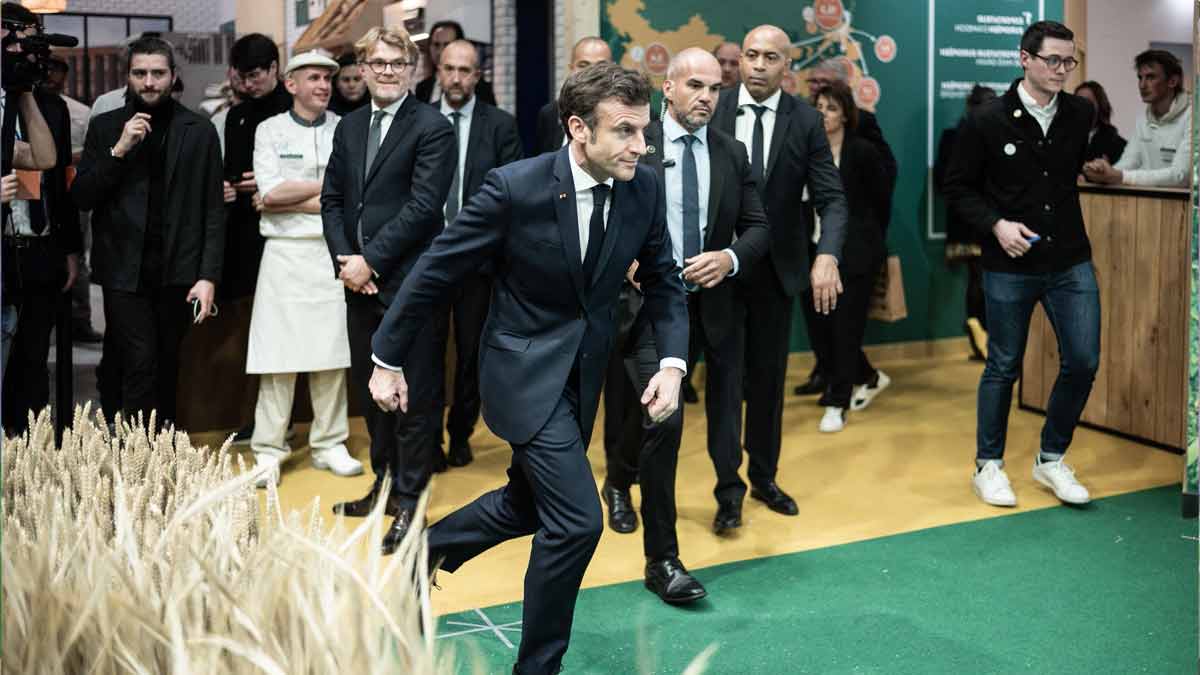 Retraite minimale à 1 200 euros Emmanuel Macron dans la tourmente, il ne comprend pas sa propre réforme