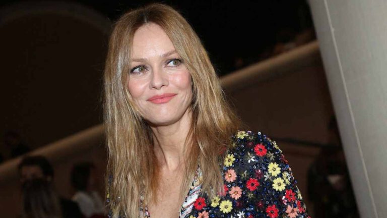 Vanessa Paradis elle choisit la coiffure idéale pour donner du volume aux cheveux fins