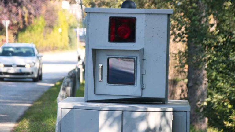 Excès de vitesse découvrez la vraie marge d’erreur tolérée par les radars