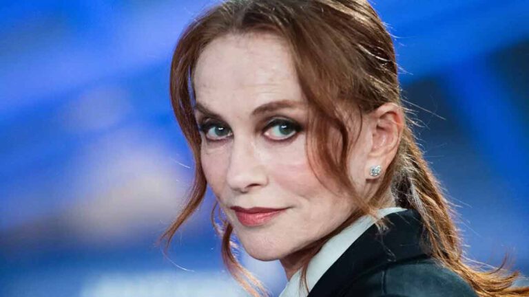 Fashion week  Isabelle Huppert arbore une nouvelle coupe de cheveux